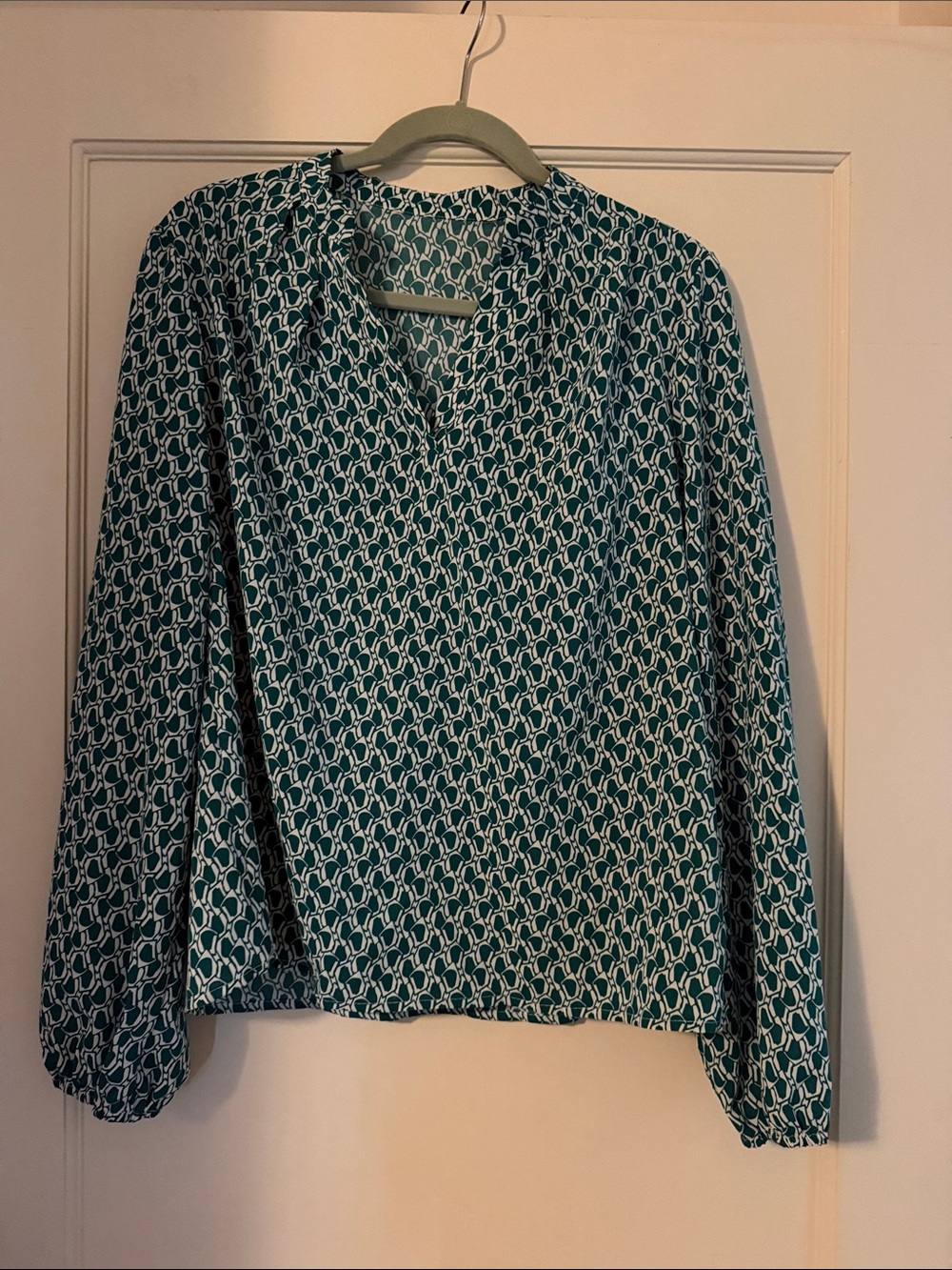 SHEIN Green and White Geometric Long-Sleeve Blouse